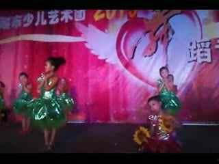 妈妈我爱你成人舞视频,成人舞中的情感共鸣与心灵触动-第1张图片-午夜无码影院 妈妈我爱你成人舞视频,成人舞中的情感共鸣与心灵触动-第1张图片-午夜无码影院