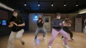 成人爵士双人舞蹈视频,跟随视频领略舞步风情-第2张图片-午夜无码影院