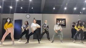 成人爵士双人舞蹈视频,跟随视频领略舞步风情-第3张图片-午夜无码影院