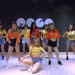 夏天成人简单舞蹈视频,跟随简单舞蹈视频轻松入门-第3张图片-午夜无码影院 夏天成人简单舞蹈视频,跟随简单舞蹈视频轻松入门-第3张图片-午夜无码影院