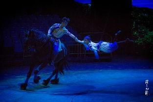 白马成人筷子舞视频,传统与现代交融的视觉盛宴-第2张图片-午夜影院