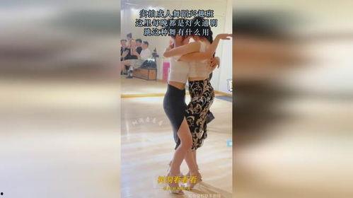 趣味成人吊带视频,一窥成人趣味视频的魅力瞬间-第2张图片-午夜影院